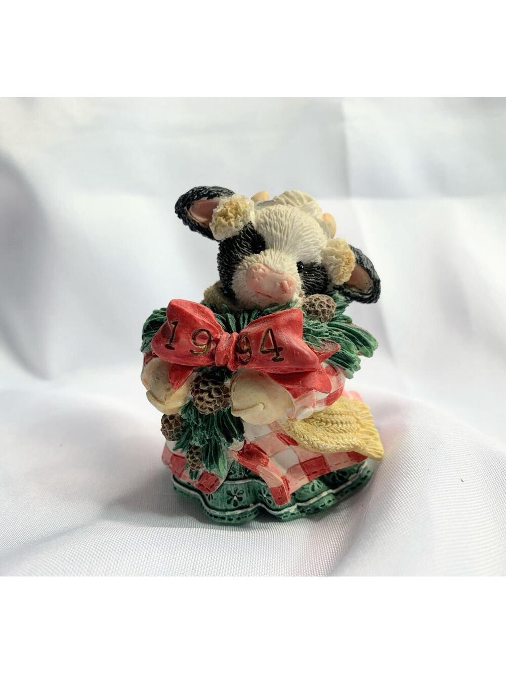 Mary’s Moo Moos 1994 Christmas Cow Figurine Pinecones Red Bow Holiday Plaid Xmas